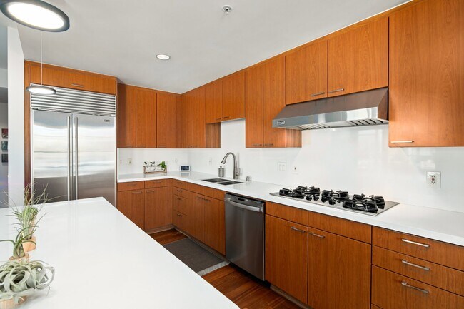 645 Front St San Diego, CA 92101 photo 4