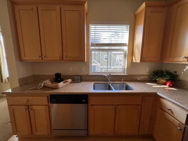 588 Amherst Terrace Sunnyvale, CA 94087 photo 4