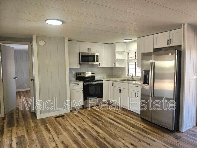 901 S 95th St photo 4