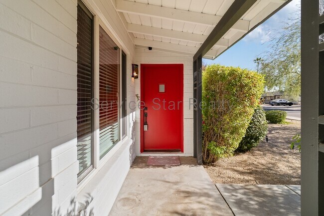 1002 E Cavalier Dr Phoenix, AZ 85014 photo 5
