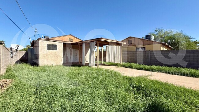 2721 E Wier Ave Phoenix, AZ 85040 photo 4