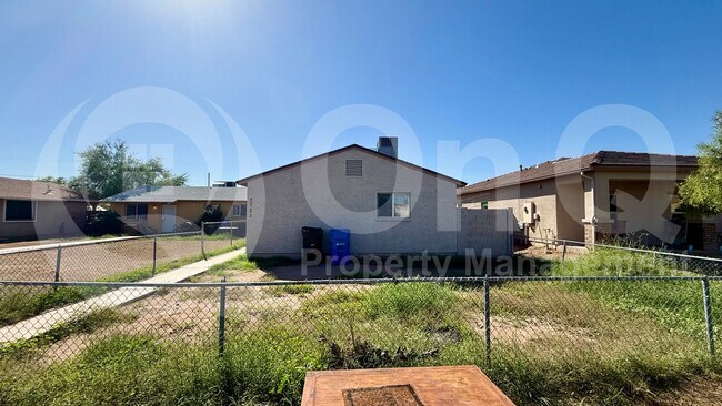 2721 E Wier Ave Phoenix, AZ 85040 photo 2