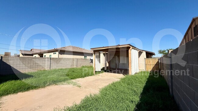 2721 E Wier Ave Phoenix, AZ 85040 photo 3
