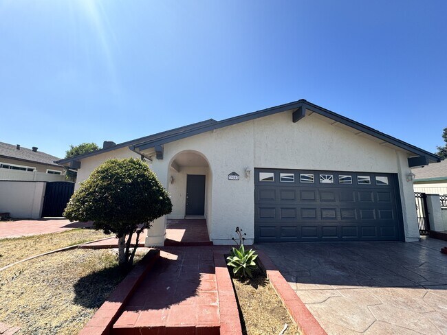 916 Avenida Ysidora Chula Vista, CA 91910