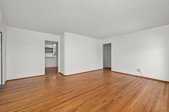 6467 Cleo St photo 3