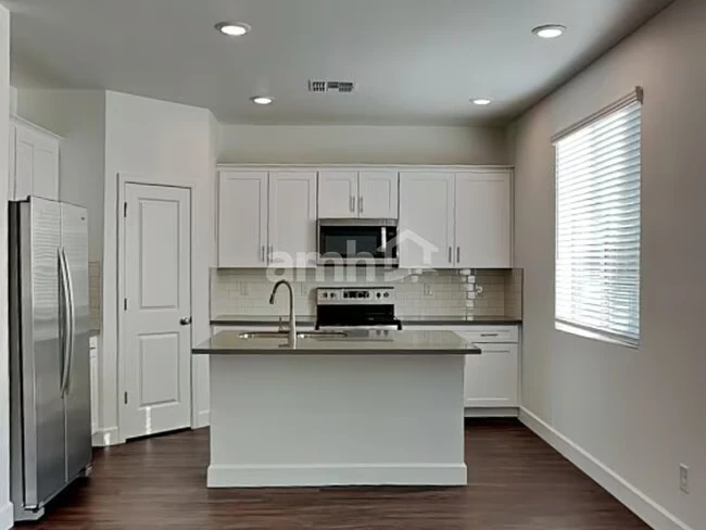 6619 S 42nd Dr Phoenix, AZ 85041 photo 4