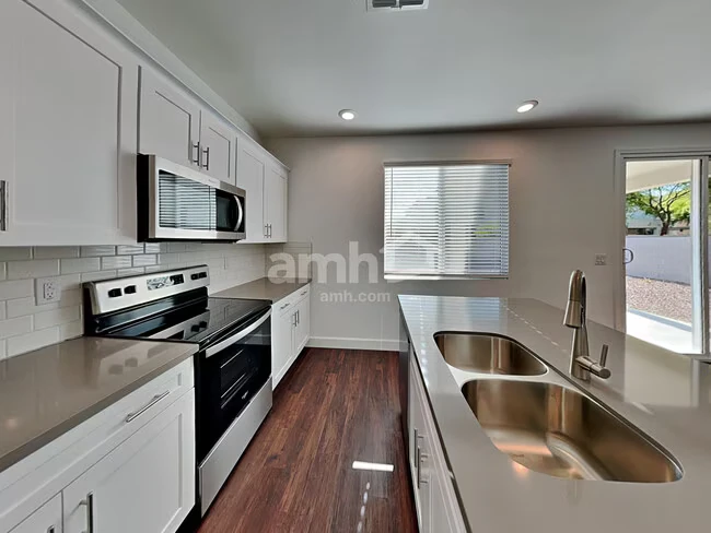 6619 S 42nd Dr Phoenix, AZ 85041 photo 3