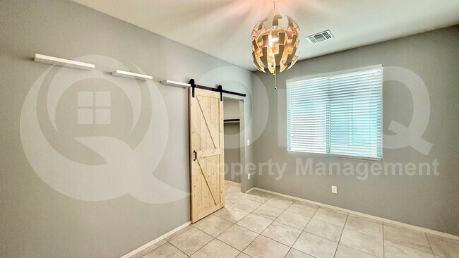 10204 W Lawrence Ln Peoria, AZ 85345 photo 4