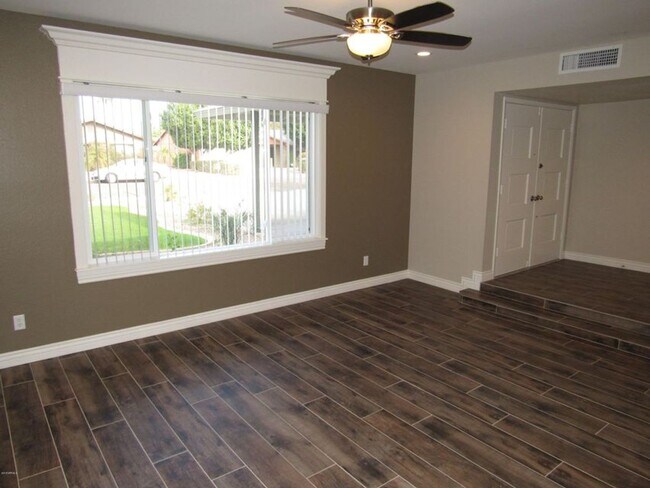 415 E Westchester Dr Tempe, AZ 85283 photo 3