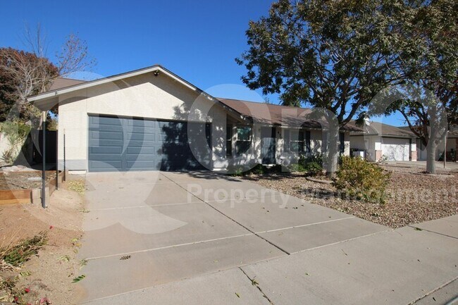 470 E Juanita Ave Gilbert, AZ 85234 photo 2