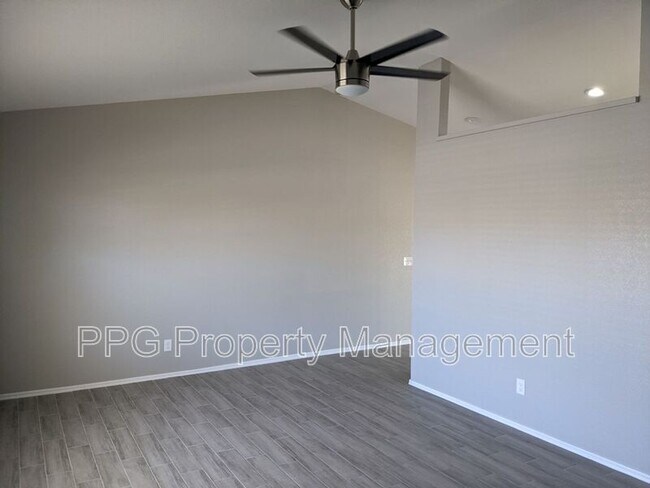 7231 W Sierra St Peoria, AZ 85345 photo 4