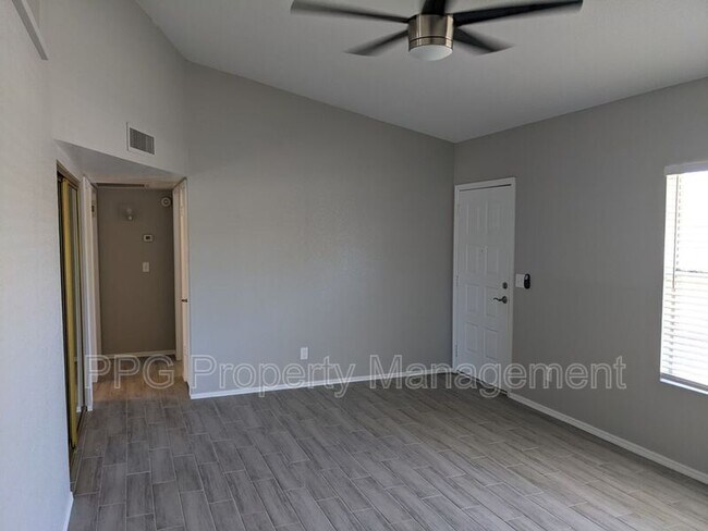 7231 W Sierra St Peoria, AZ 85345 photo 3