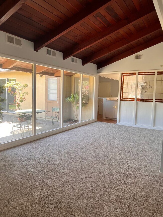 1143 Solana Dr Mountain View, CA 94040 photo 3