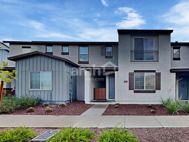 20777 W Maiden Ln photo 2