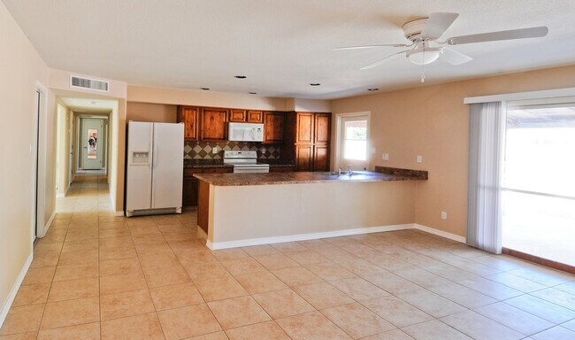2417 S Newberry Rd Tempe, AZ 85282 photo 2