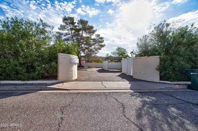 4491 N 21st St Phoenix, AZ 85016 photo 3