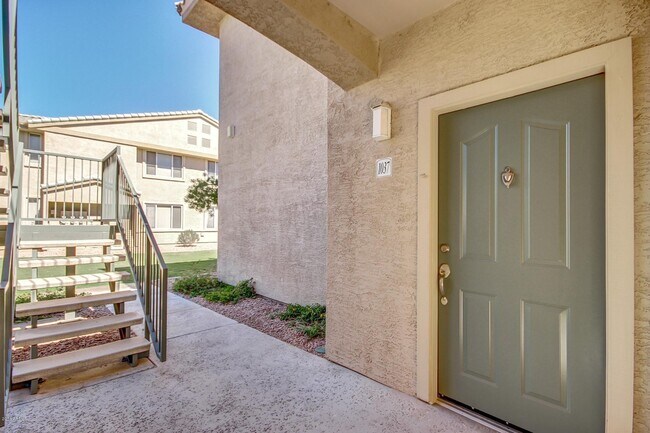 16013 S Desert Foothills Pkwy Phoenix, AZ 85048 photo 4
