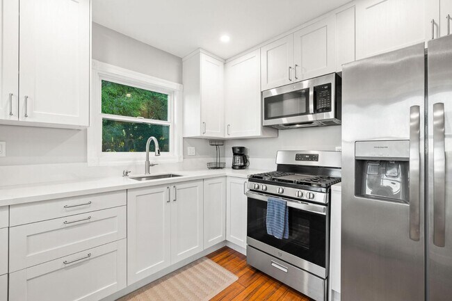 1326 Dorcas St San Diego, CA 92110 photo 4