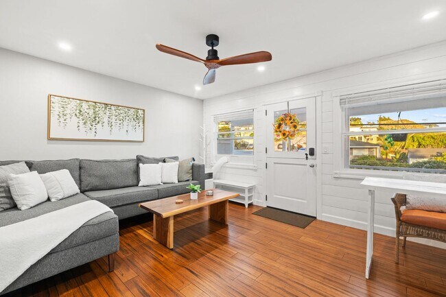 1326 Dorcas St San Diego, CA 92110 photo 2