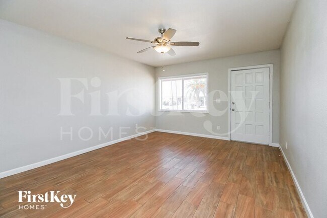 15035 N 28th Ave Phoenix, AZ 85053 photo 2