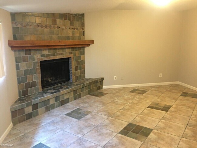 1233 E Mission Ln Phoenix, AZ 85020 photo 3