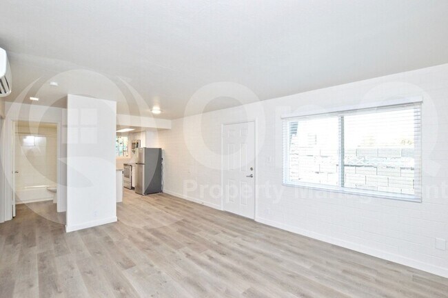 44 E Roanoke Ave Phoenix, AZ 85012 photo 4