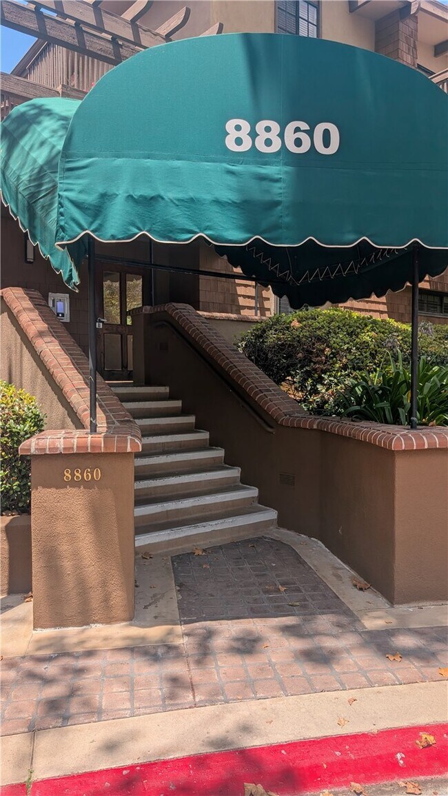 8860 Villa La Jolla Dr