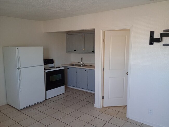 1003 N Jefferson St Eloy, AZ 85131 photo 2
