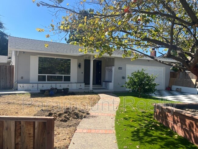 500 Woodstock Way photo 2