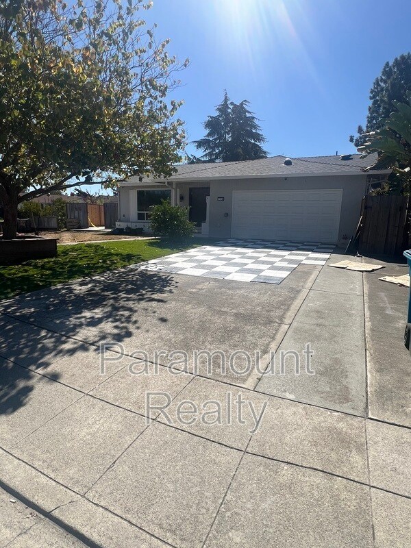 500 Woodstock Way photo 4