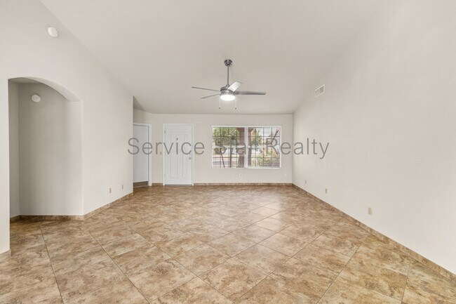 825 E Wagoner Rd Phoenix, AZ 85022 photo 5