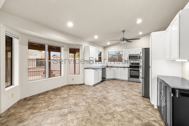 825 E Wagoner Rd Phoenix, AZ 85022 photo 4