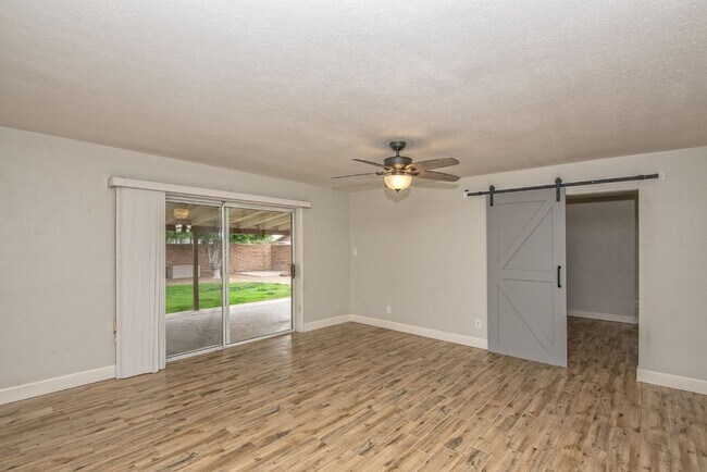 1801 N 73rd Pl Scottsdale, AZ 85257 photo 2
