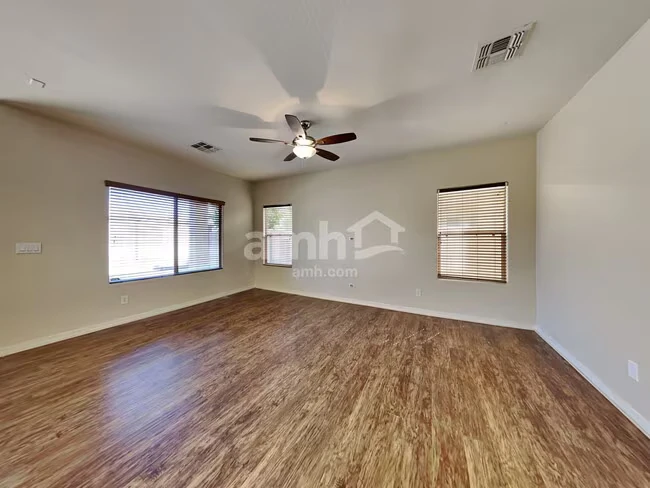 2542 W Cordia Ln Phoenix, AZ 85085 photo 5