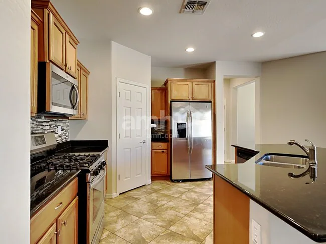 2542 W Cordia Ln Phoenix, AZ 85085 photo 4