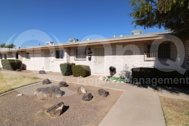 7129 W Meadowbrook Ave Phoenix, AZ 85033 photo 2