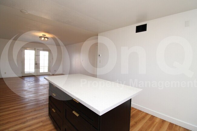 7129 W Meadowbrook Ave Phoenix, AZ 85033 photo 4