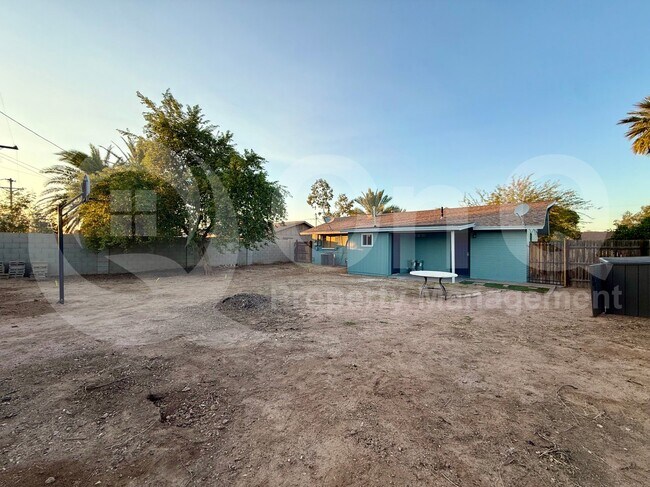 2013 E Nancy Ln Phoenix, AZ 85042 photo 4