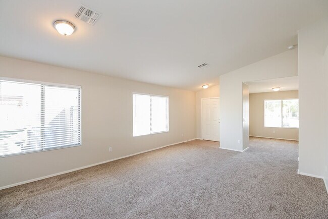 6426 W Watkins St Phoenix, AZ 85043 photo 4