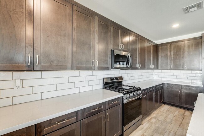 17056 W Red Bird Rd Surprise, AZ 85387 photo 5