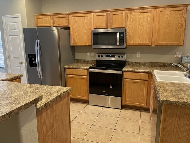 14627 W Crocus Dr Surprise, AZ 85379 photo 3