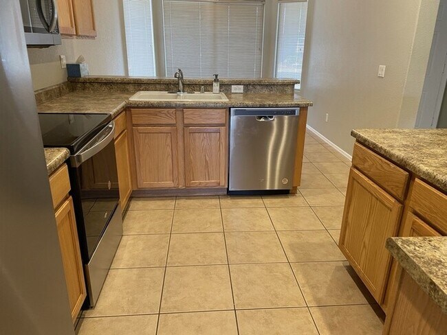 14627 W Crocus Dr Surprise, AZ 85379 photo 5