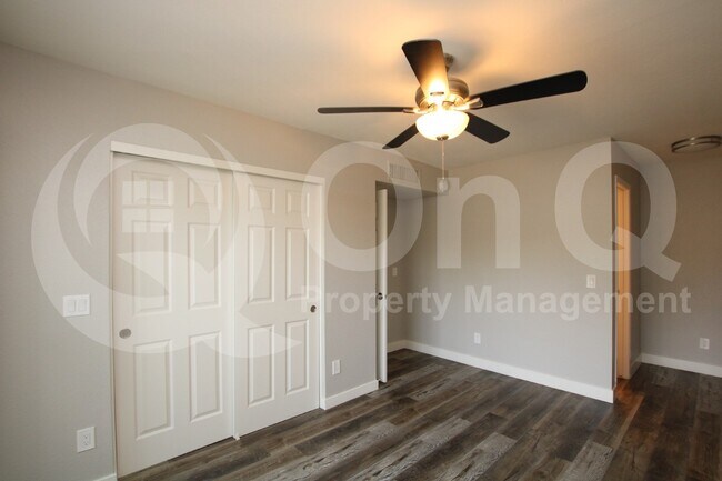 2807 E Paradise Ln Phoenix, AZ 85032 photo 5