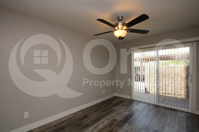 2807 E Paradise Ln Phoenix, AZ 85032 photo 4