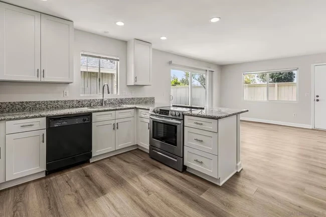 1809 Eastwood Ln Encinitas, CA 92024 photo 2