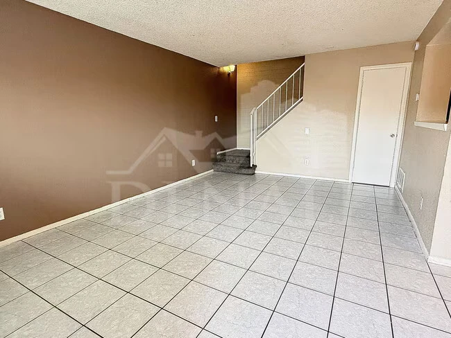 4514 E Riverside St Phoenix, AZ 85040 photo 3
