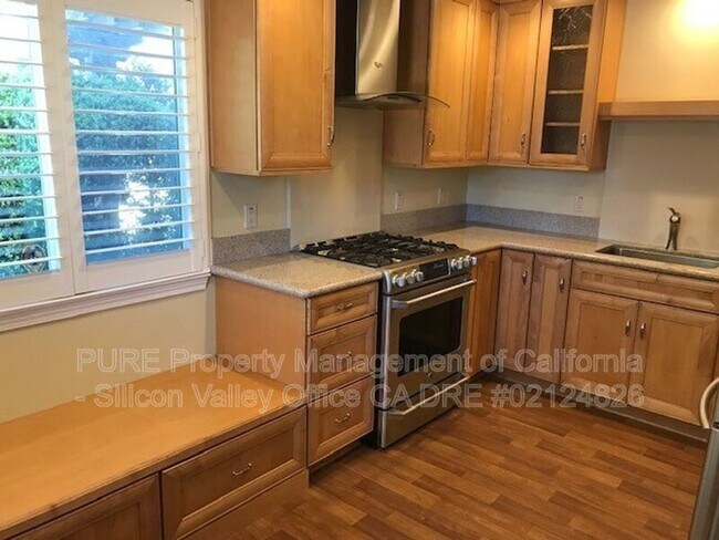 508 Caledonia St Santa Cruz, CA 95062 photo 5