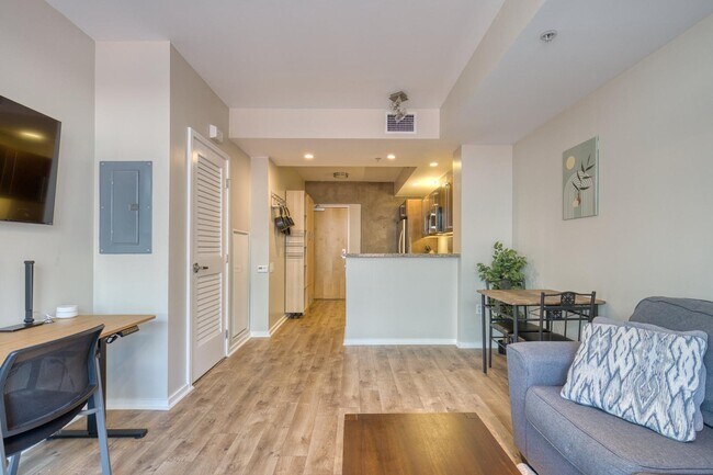 321 Tenth Ave San Diego, CA 92101 photo 3