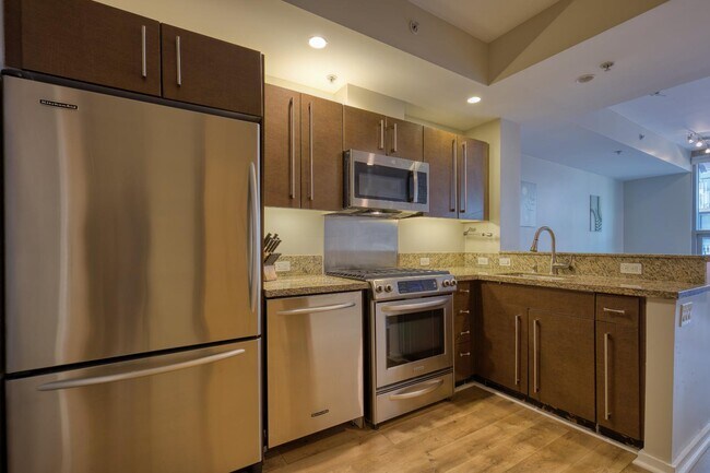 321 Tenth Ave San Diego, CA 92101 photo 2