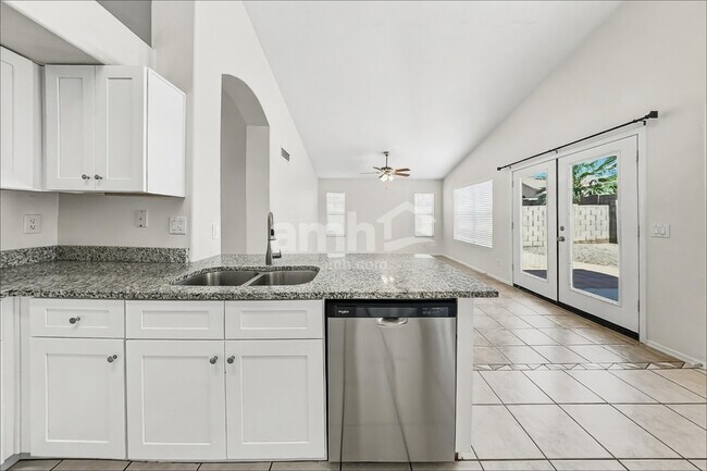 12554 W Holly St Avondale, AZ 85392 photo 4